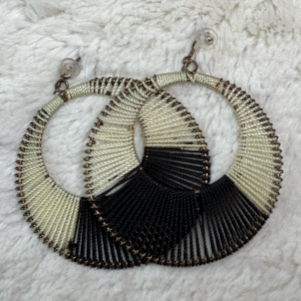 HANDMADE ARTISAN-CRAFTED HOOP EARRINGS BLACK & IVORY OS